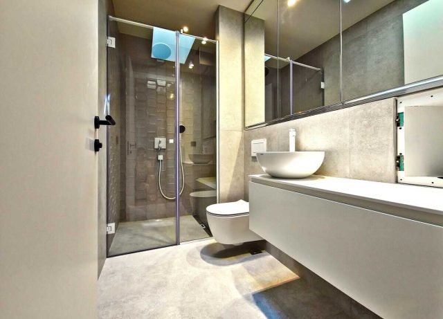 Kaljeno staklo za tuš kabinu debljine 8mm Staklo za tus kabinu u beloj mat završnoj obradi